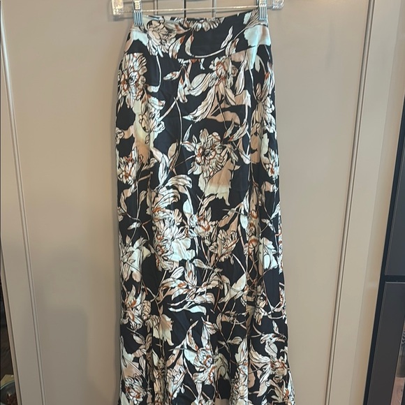 Leith floral wrap flowy skirt sz M - Picture 5 of 6